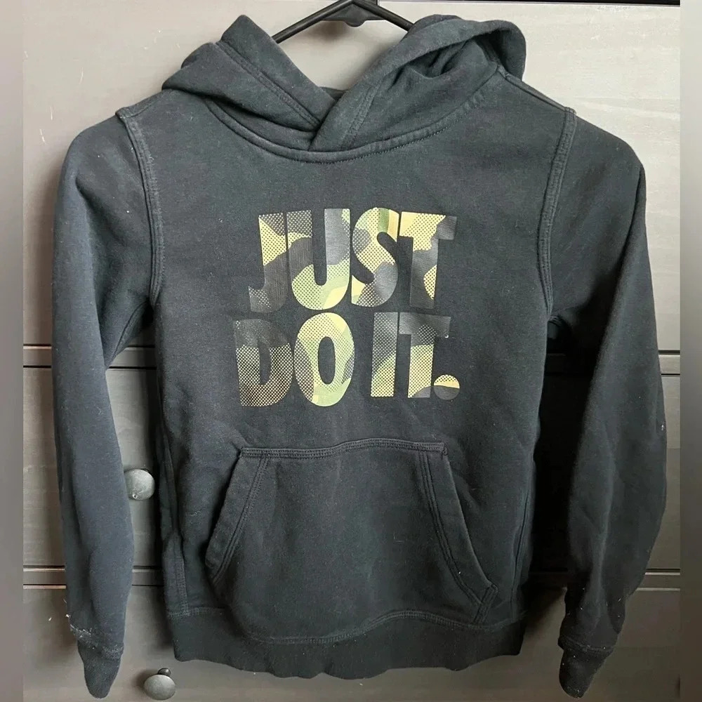 NIKE KIDS PULLOVER HOODIE SIZE SMALL